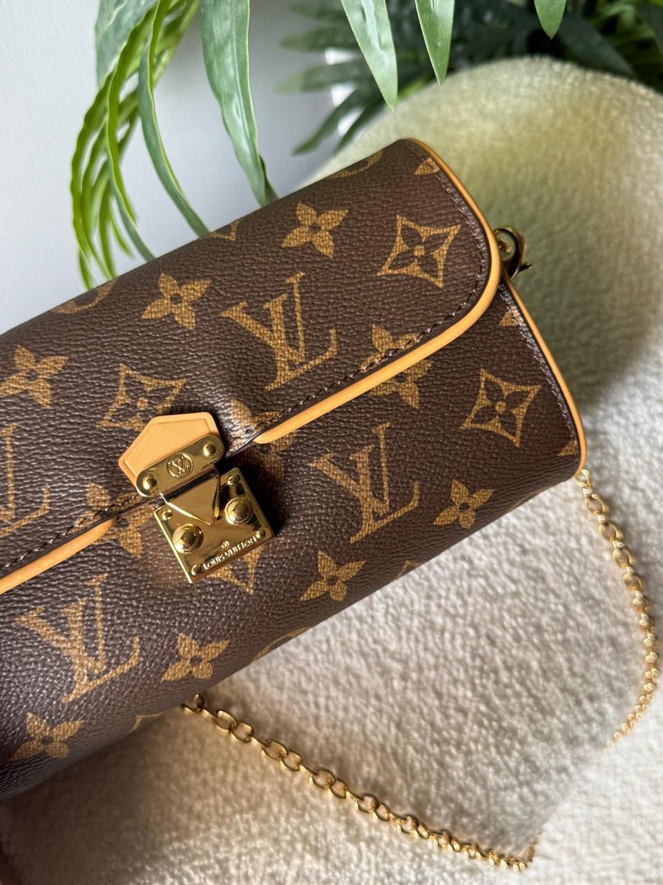 Premium Leather Crossbody Bag - Style 14