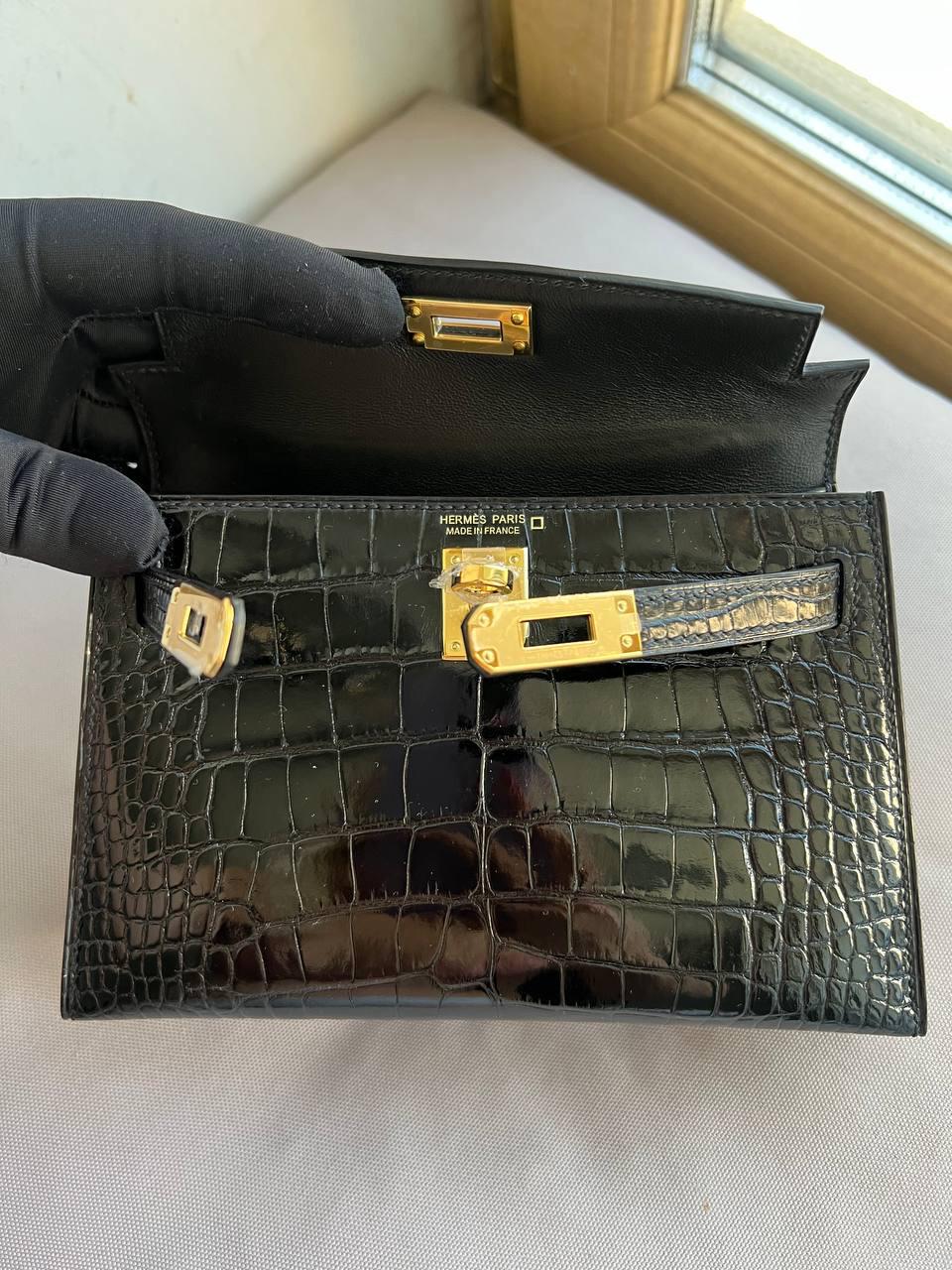 Classic Monogram Shoulder Bag - Style 25