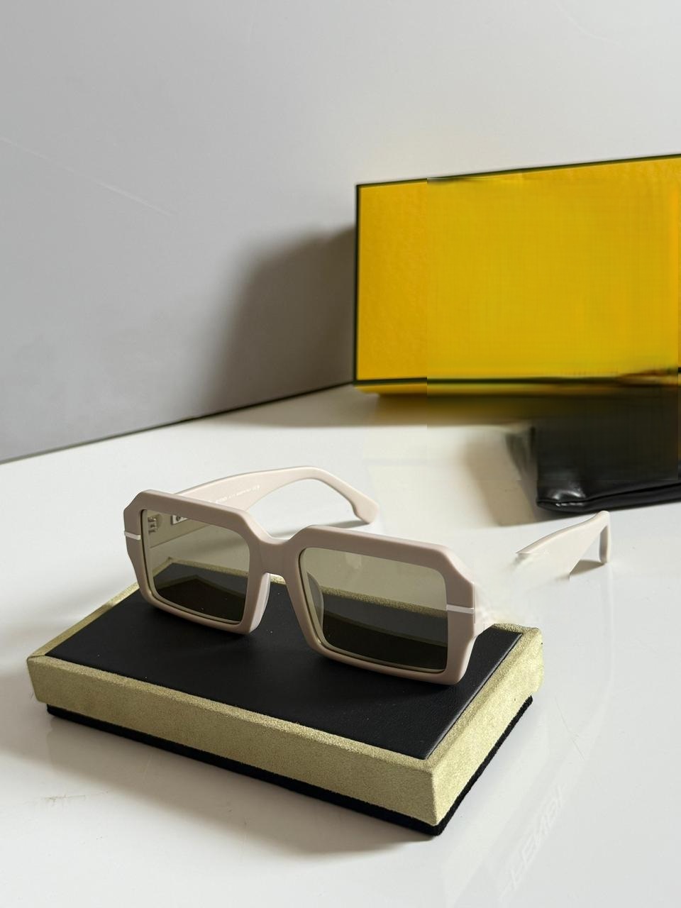 Elegant Round Frame Sunglasses